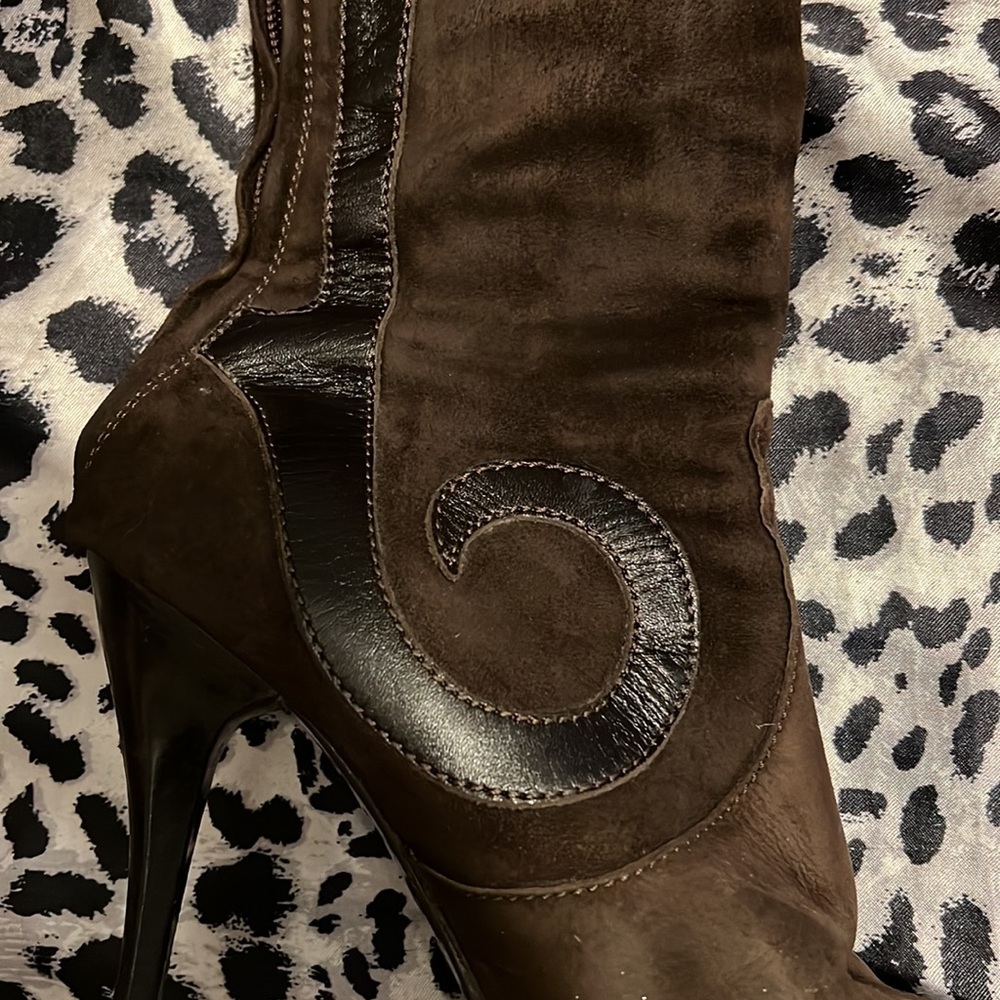 Fendi knee high brown boots with stiletto heels - Picture 3 of 7